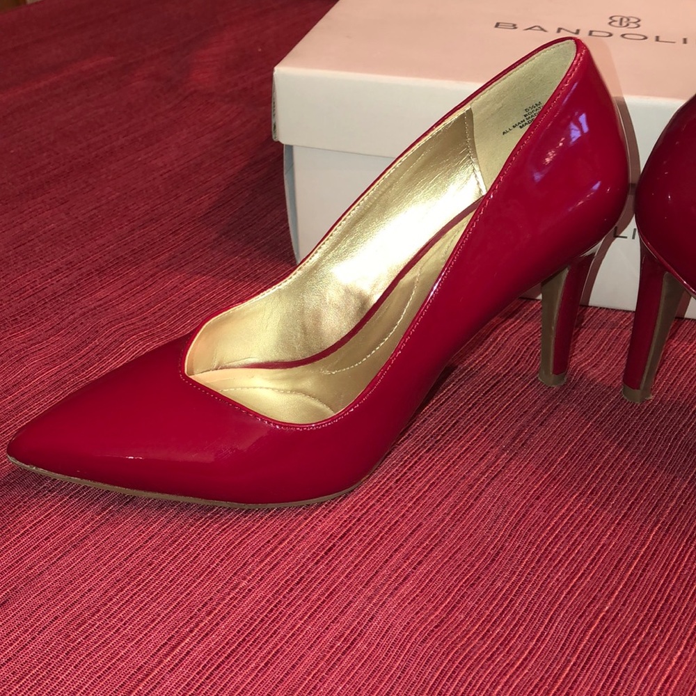 Bandolino Red Point Toe Heels in size 5.5M - Picture 9 of 11